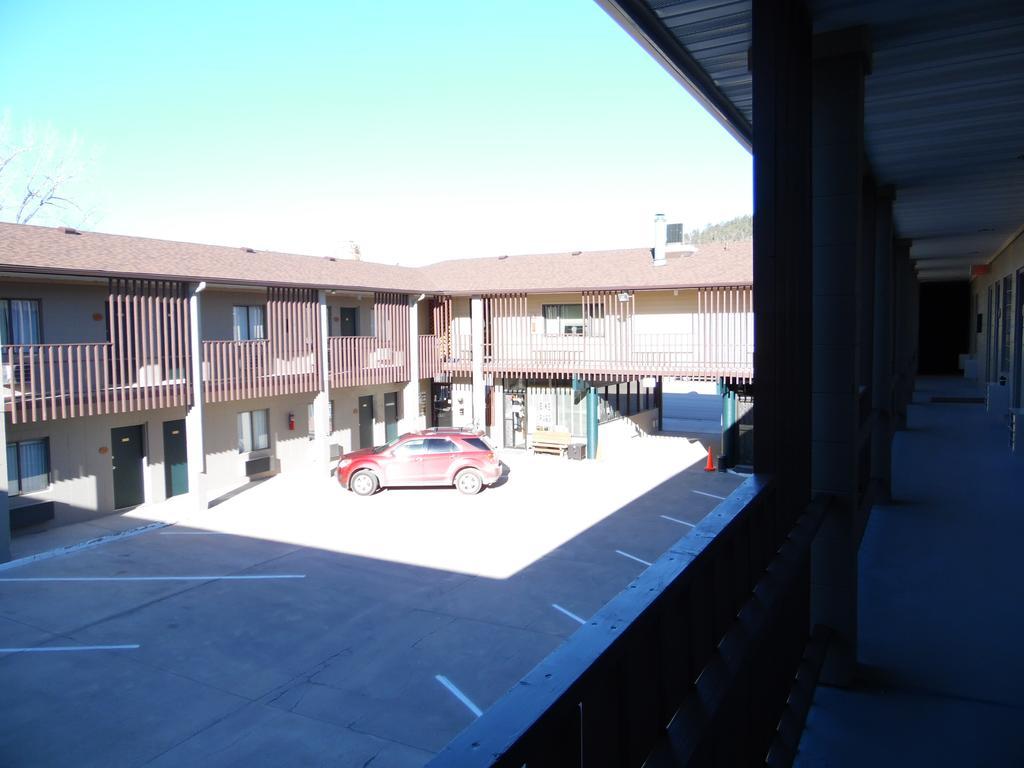 Bear Lodge Motel 圣丹斯 外观 照片