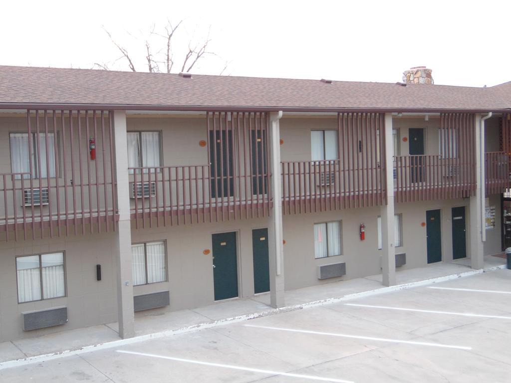 Bear Lodge Motel 圣丹斯 外观 照片
