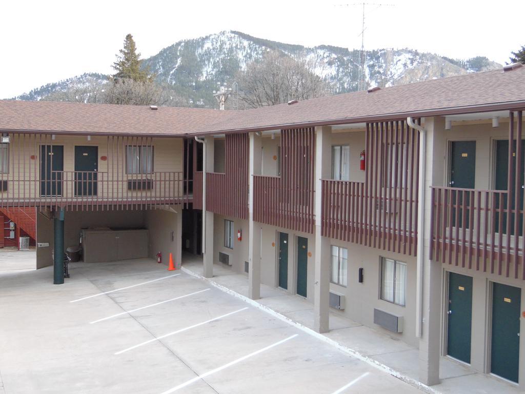 Bear Lodge Motel 圣丹斯 外观 照片
