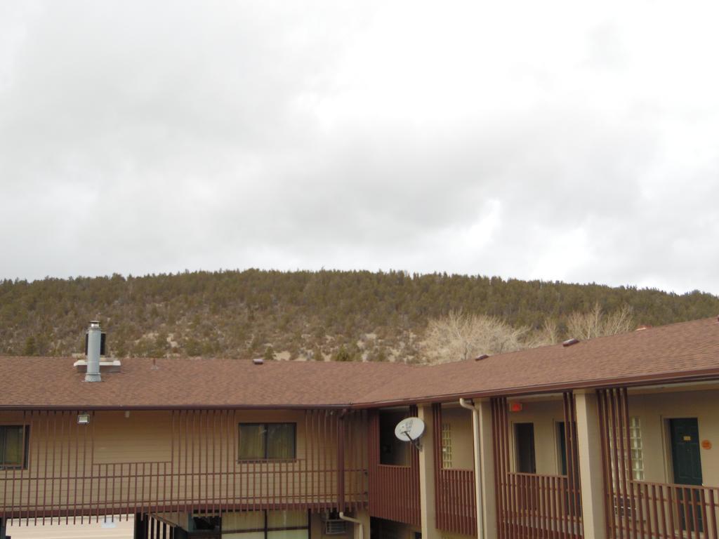 Bear Lodge Motel 圣丹斯 外观 照片