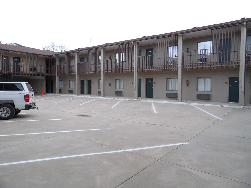 Bear Lodge Motel 圣丹斯 外观 照片